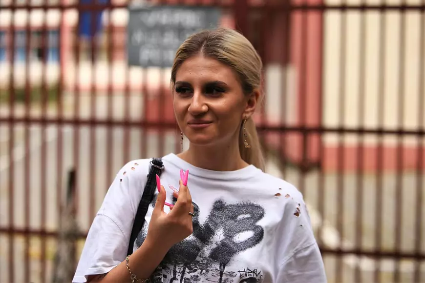 REPORTAJ. Tineri absolvenți sau la aproape 50 de ani au dat miercuri prima probă a sesiunii de toamnă de la Bac. „Nu există imposibil și nu se poate, trebuie să existe dorință”