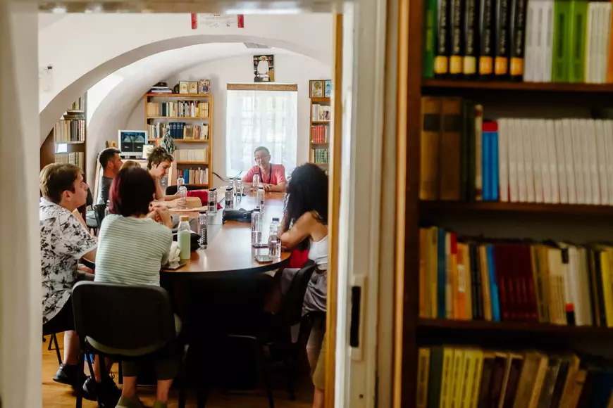 Se râde pe stradă, la piață, la cârciumă. Cum am ajuns să descopăr optimismul locuitorilor din cel mai nordic oraș al României 