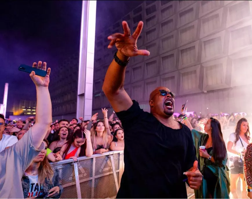 Cum au apărut vedetele Pro TV la Untold 2023. Andreea Esca, din nou în postura de DJ alături de Otravă