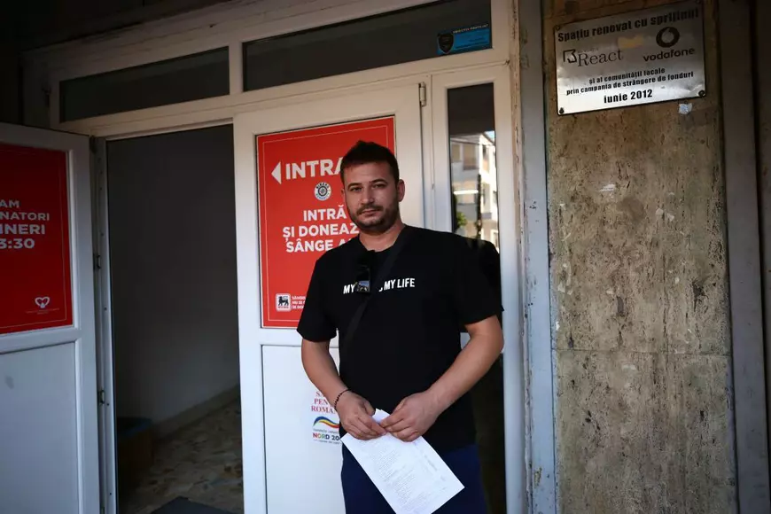 TRAGEDIA DE LA CREVEDIA. Zeci de oameni au venit la centrul de transfuzii de lângă Piața Victoriei din București. „Îl cunoșteam pe cel care a făcut infarct”