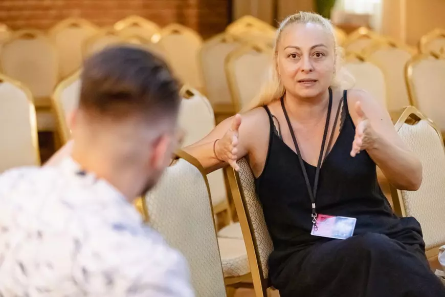 Interviu cu actrița Andreea Grămoșteanu: „Arta nu poate să trăiască în sărăcie veșnic. Nu poți să faci 10 ani spectacole cu două scaune”