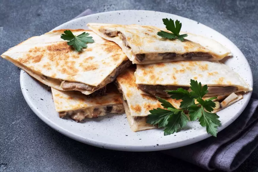 Quesadilla cu ciuperci și brânză