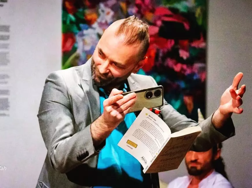 În țara în care 8 din 10 cărți sunt piratate se tem scriitorii și traducătorii de inteligența artificială? „Noi, în România, ne gândim la supraviețuire”