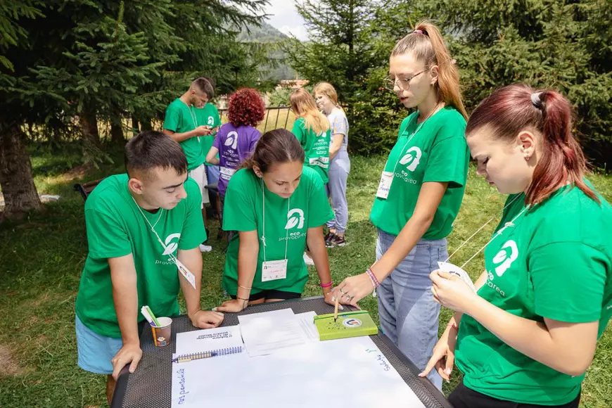 Ce înseamnă să fii cetățean responsabil? Lecțiile unor elevi care au reciclat tone de materiale și au strâns mii de saci de gunoaie