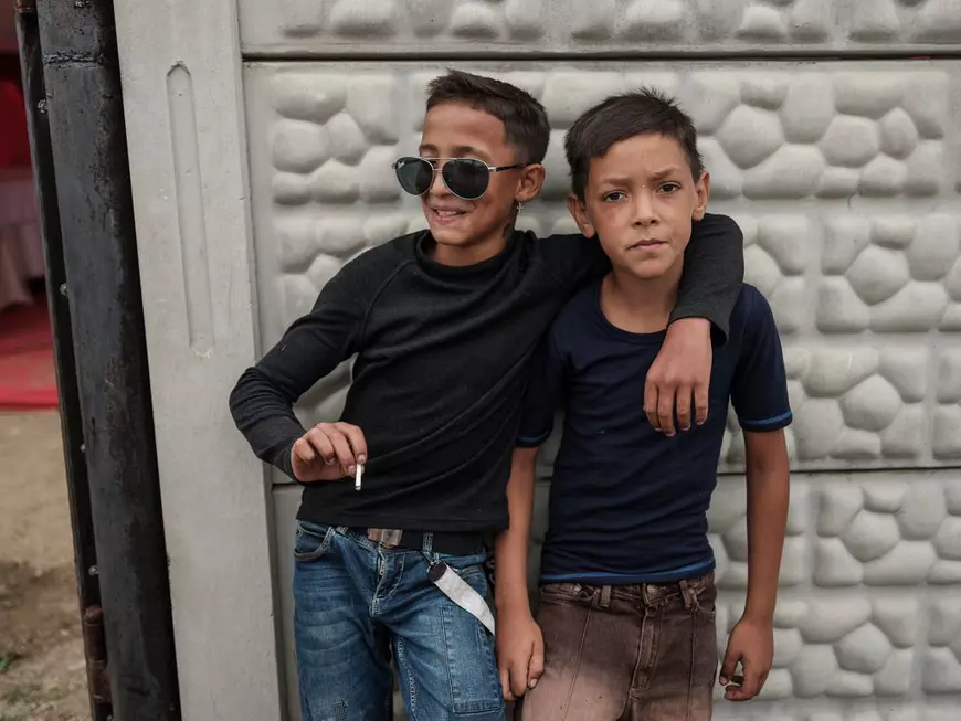 Ce spune despre România un botez acasă la căldărarii din Corcova, care au emigrat și s-au făcut zugravi. „În Belgia avem toate condițiile”