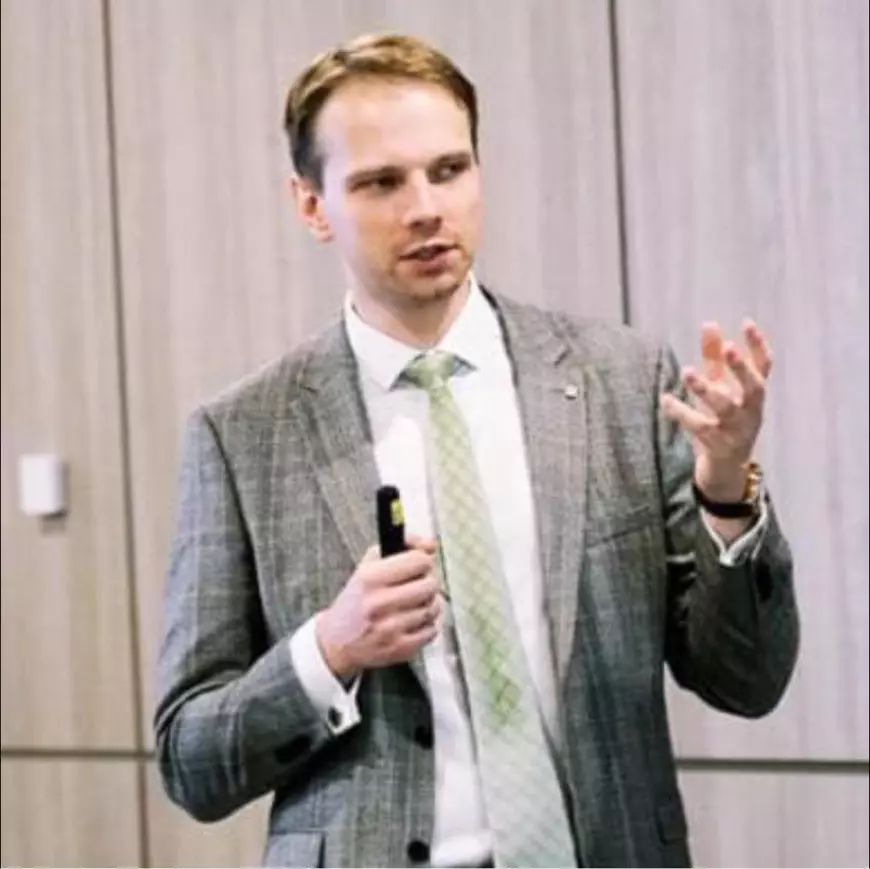 Un fost jurnalist de la ziarul rusesc Kommersant a fugit la Belgrad, după invazia Ucrainei: „Mă voi întoarce după ce Putin va muri sau va fi răsturnat”