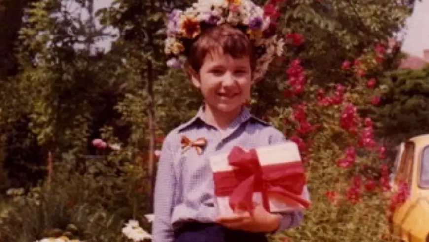 Prima zi de școală. Cum arătau vedetele atunci și ce amintiri au cu colegii și învățătorii