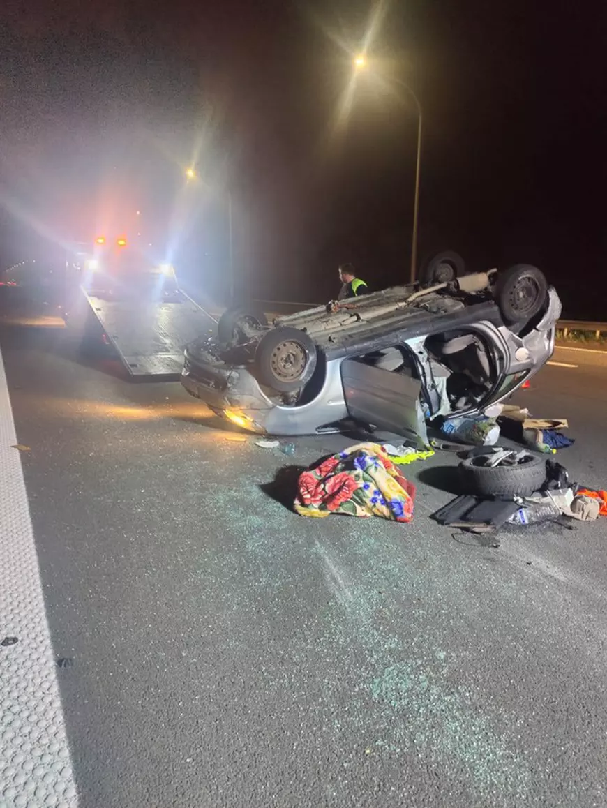 Șofer român găsit dormind cu capul în jos, în mașina răsturnată pe o șosea din Belgia