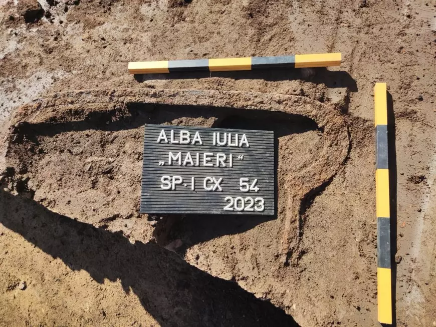 Descoperire arheologică excepțională la Alba Iulia. Între numeroasele obiecte unicat se numără și o coasă romană: „Dacă cineva ar ascuți-o, încă ar fi funcțională”