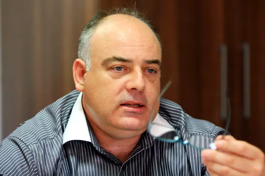 INVESTIGAȚIE. „Fantoma” din Mafia spitalelor, legături cu ginerele lui Vasile Blaga. Ce se știe despre Silviu Stăncilă, cel care coordona la negru numirile managerilor de spital din București, și a cui e mașina în care procurorii au găsit banii