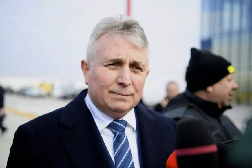 Cine este Adrian Ivan, rectorul Academiei SRI cu venituri de 6.500 de euro pe lună și care și-a copiat cinci cărți. „Am venit, la cererea domnului director Hellvig, să consolidez această universitate”