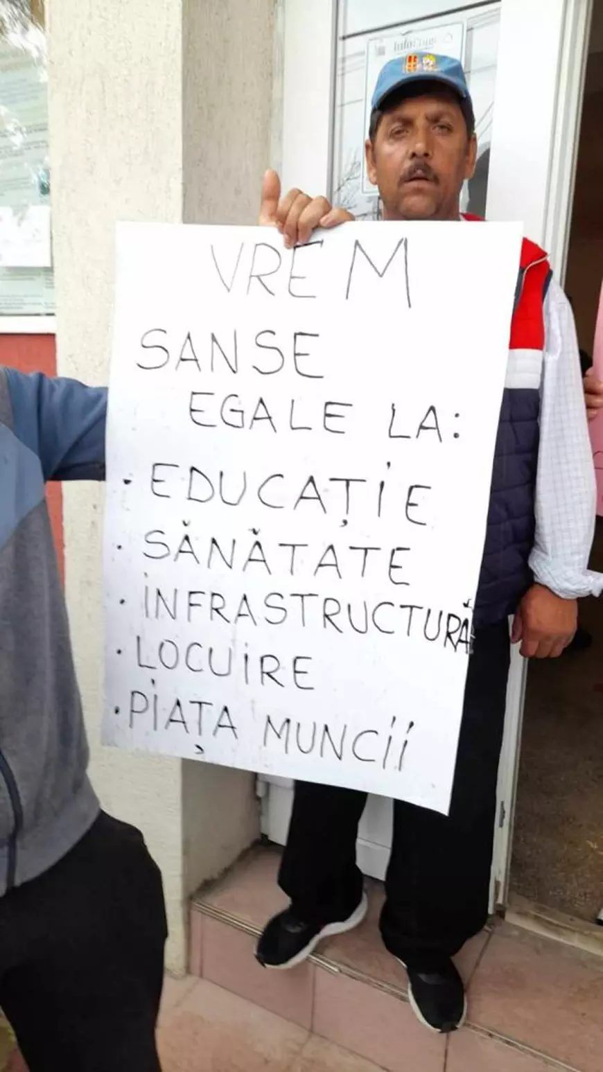 Fiindcă treceau prin pădure până la școală, generații întregi din cătunul Tufanu cu Icoana, Argeș, n-au ajuns să termine opt clase. Cum au luptat