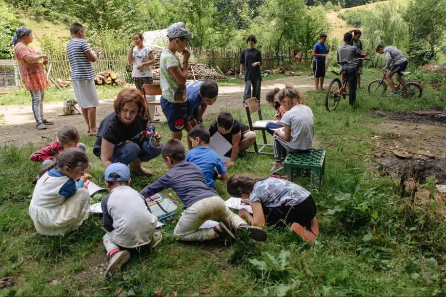 Fiindcă treceau prin pădure până la școală, generații întregi din cătunul Tufanu cu Icoana, Argeș, n-au ajuns să termine opt clase. Cum au luptat