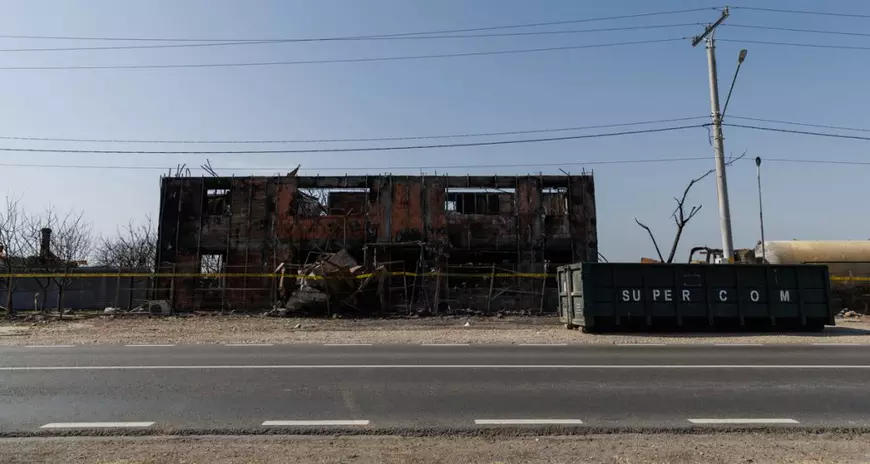 REPORTAJ. Crevedia, o lună după explozii. Și-a plâns caprele care au murit în suferință, iar acum, la 76 de ani, se acomodează cu viața în container: „E ca-n paradis, nu cade tavanul pe mine!”
