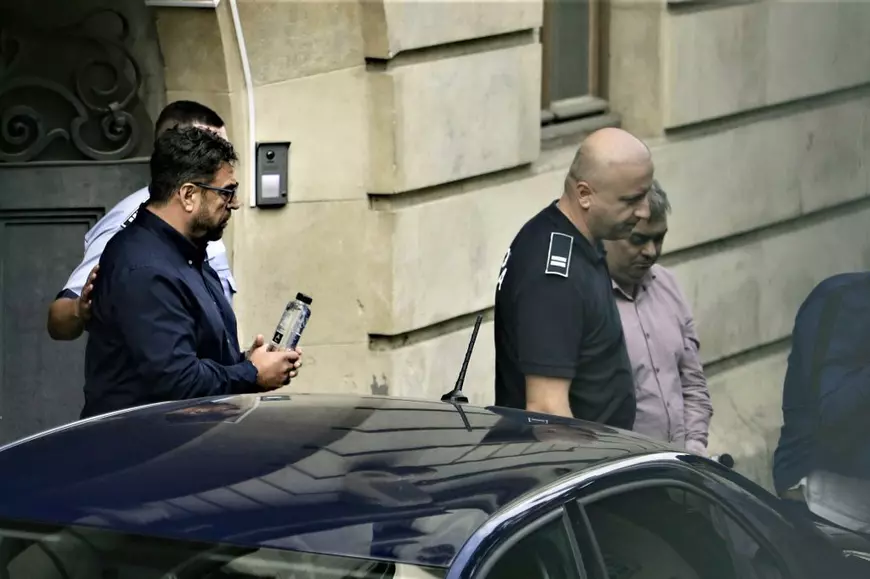 INVESTIGAȚIE. „Fantoma” din Mafia spitalelor, legături cu ginerele lui Vasile Blaga. Ce se știe despre Silviu Stăncilă, cel care coordona la negru numirile managerilor de spital din București, și a cui e mașina în care procurorii au găsit banii