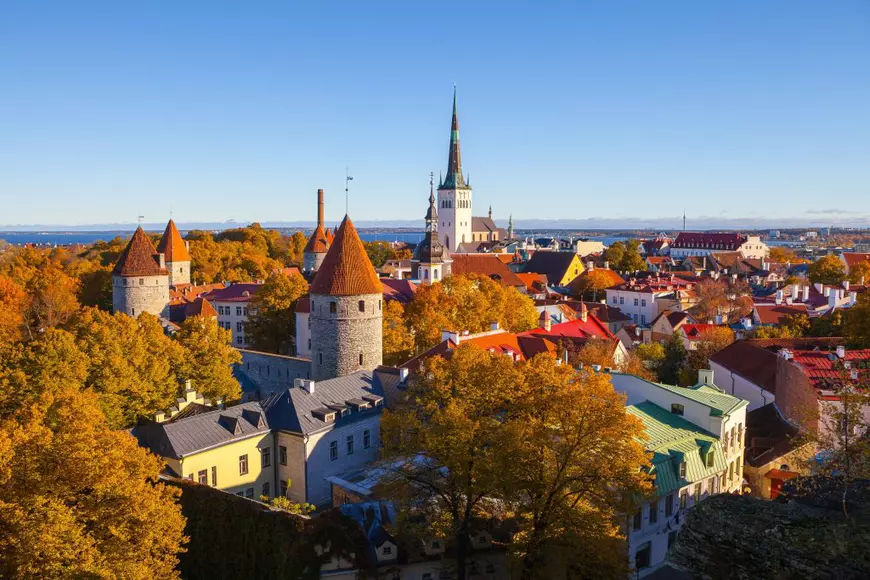 Curiozități despre Estonia - Imagine aeriană asupra oraşului vechi din Tallinn