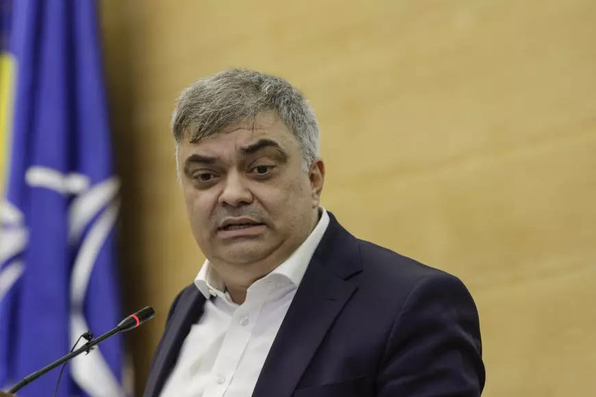 MAFIA SPITALELOR. Un șef al spitalelor bucureștene voia să-și ridice casă din mită: „210.000 de euro. Eu nu muncesc degeaba”. Cea din fața lui purta aparatură de înregistrare de la DNA