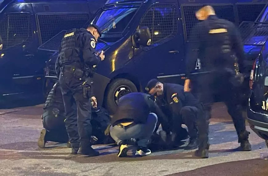 Bătaie generală în tribune la meciul Petrolul - FCSB. Un jandarm a fost rănit | VIDEO