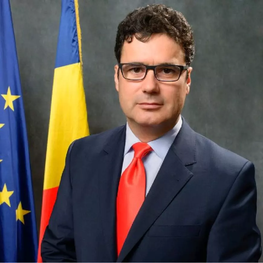 Rectorul SNSPA acuză AUR de atacuri „legionaro-fasciste”, după distribuirea de pliante în interiorul universității. George Simion: „E un mesaj asumat”