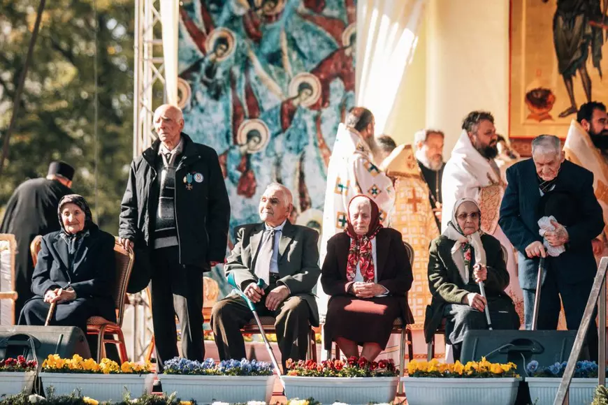 Olimpic internațional, evacuat din casă acum doi ani, premiat de Mitropolitul Moldovei. Cine sunt oamenii care au primit distincții de Sfânta Parascheva