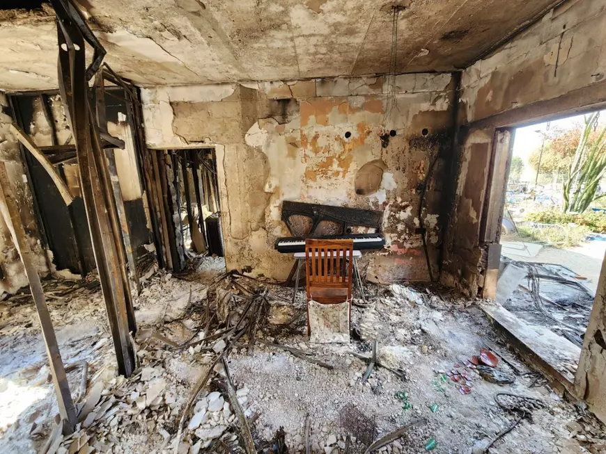 INTERVIU EXCLUSIV. Ce spune nepotul femeii eliberate, care la plecare le-a strâns mâna răpitorilor săi. „Un gest de pace care îi face de ruşine pe ucigașii Hamas”