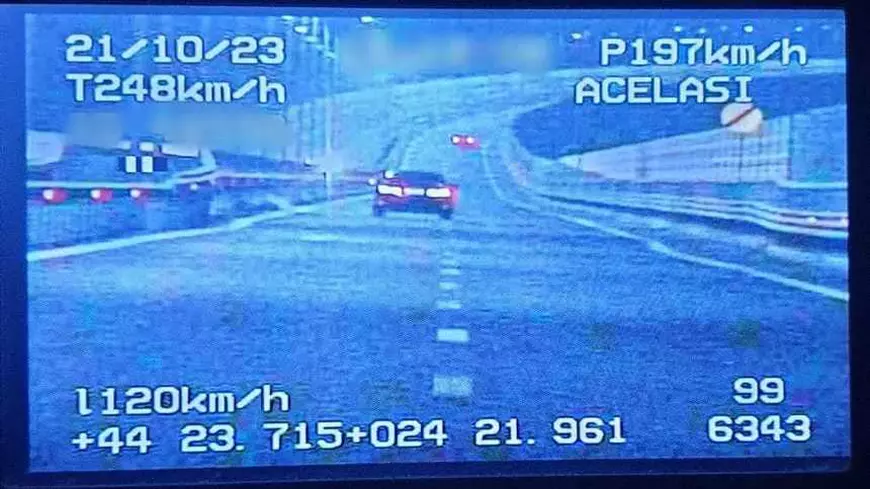 Șofer prins cu 248 km/oră, pe un drum expres din Olt, dublu față de viteza maximă. Ce sancțiune a primit