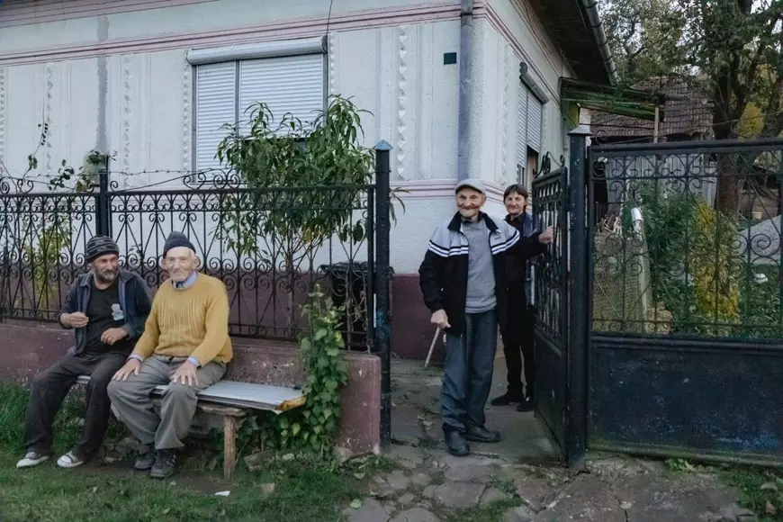 REPORTAJ. Viața la 102 ani. Cu schijele de pe frontul din Crimeea încă în corp, Ioan Loghin se bucură că vede din nou: „Mi-era dor de oameni”