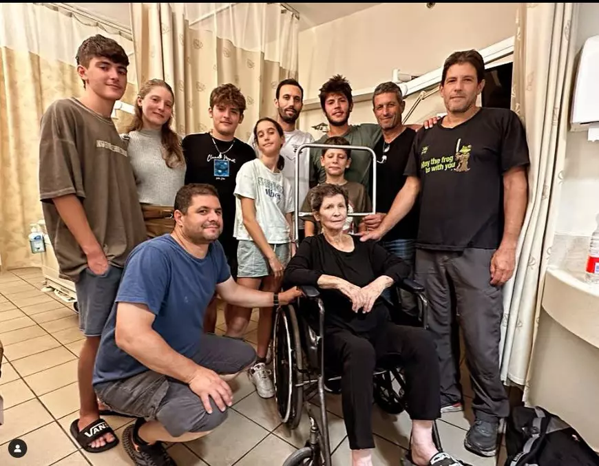 INTERVIU EXCLUSIV. Ce spune nepotul femeii eliberate, care la plecare le-a strâns mâna răpitorilor săi. „Un gest de pace care îi face de ruşine pe ucigașii Hamas”