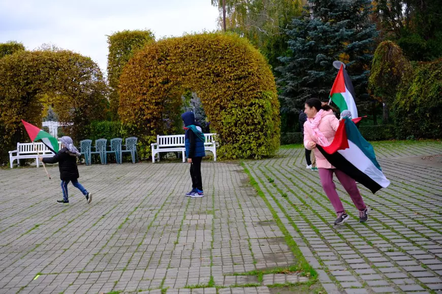 REPORTAJ. „Socrul meu a murit acum câteva zile din lipsă de medicamente în orașul Gaza.” Mărturii ale palestinienilor care trăiesc în Timișoara