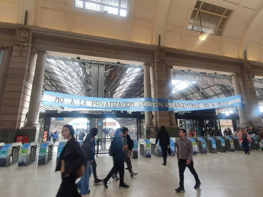 CORESPONDENȚĂ DIN BUENOS AIRES. De ce au votat argentinienii un președinte care vrea să privatizeze educația și sănătatea