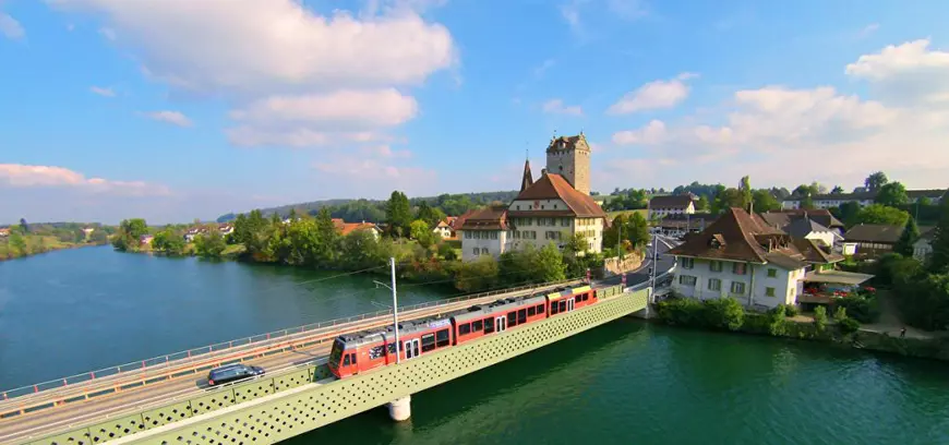 „Nu ne distrugeți tradițiile”. 1.000 de localnici au făcut o petiție, după ce două familii de orășeni mutați într-un sat elvețian au reclamat zgomotul tălăngilor