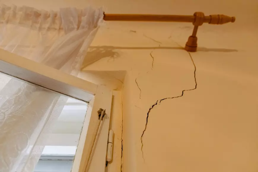 REPORTAJ. Cum trăiesc vecinii cu baza aeriană Câmpia Turzii: „Trec drone, ne pozează și când mergem la WC”