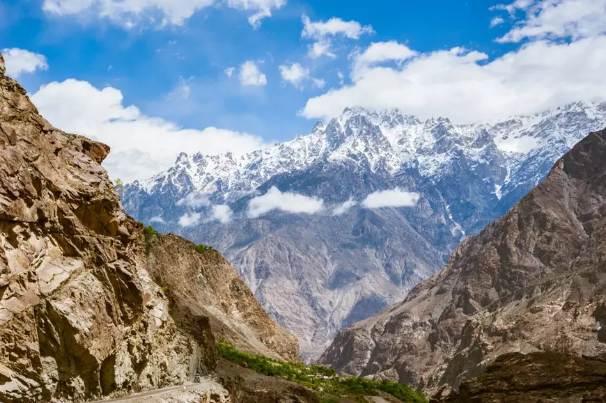 Pakistanul găzduiește al doilea cel mai înalt munte K2, al treilea ca înalt - Tirich Mir și cele mai înalte trei lanțuri muntoase din lume