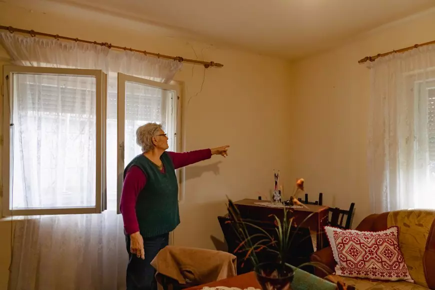 REPORTAJ. Cum trăiesc vecinii cu baza aeriană Câmpia Turzii: „Trec drone, ne pozează și când mergem la WC”