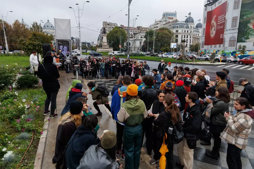 Protestul oamenilor care luptă pentru dreptul de a avea un acoperiș deasupra capului: „În ziua de azi, locuințele reprezintă doar un interes economic pentru mafia imobiliară”