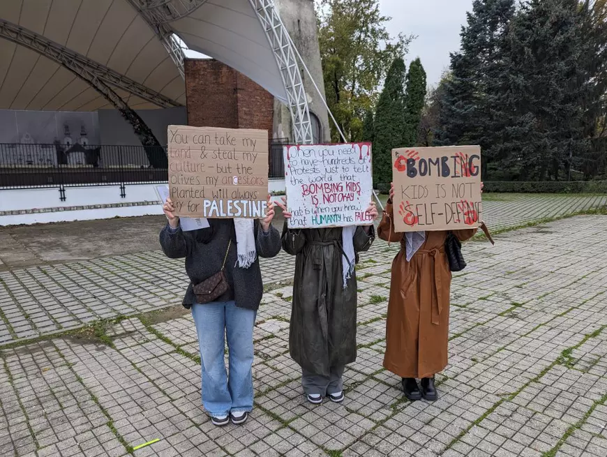 REPORTAJ. „Socrul meu a murit acum câteva zile din lipsă de medicamente în orașul Gaza.” Mărturii ale palestinienilor care trăiesc în Timișoara