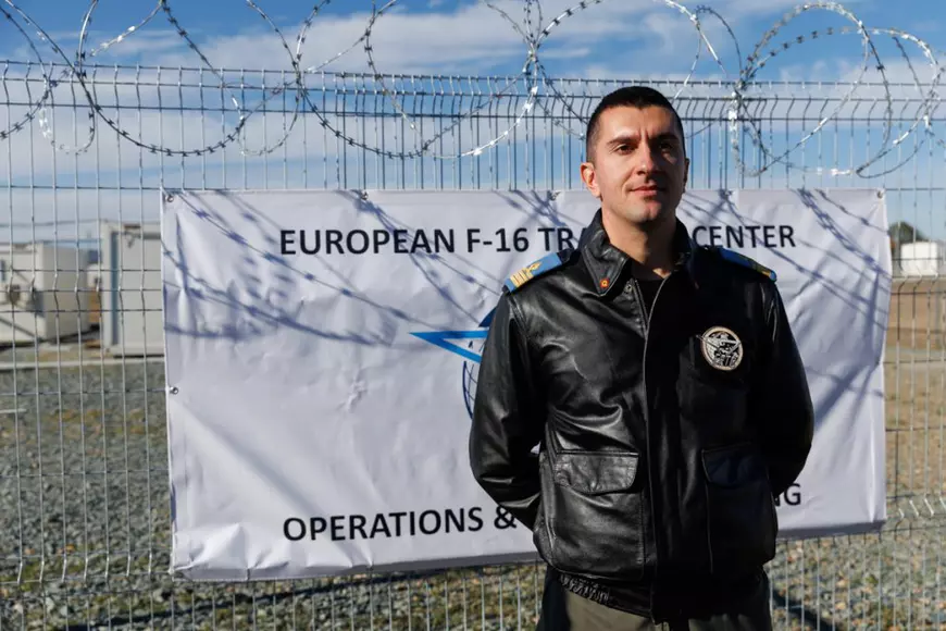 Reportaj din centrul de instruire a piloților pe avioanele F-16 de lângă Fetești. Când se vor antrena ucrainenii în Bărăgan