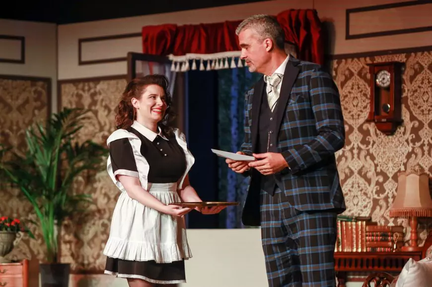 Cu ochii în lacrimi, Kira Hagi și-a îmbrățișat tatăl, la finalul premierei piesei de teatru „Sistemul Perfect”