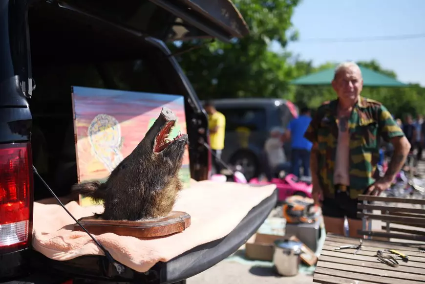 Evenimente culturale printre tarabele din piață, în orașul care s-a dorit „liber de manele”