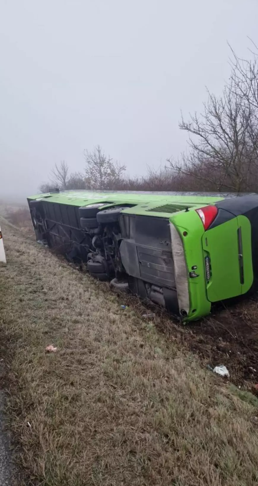 Un autocar înmatriculat în Ucraina s-a răsturnat în Slovacia. 10 pasageri, între care un bebeluș de un an, au ajuns la spital