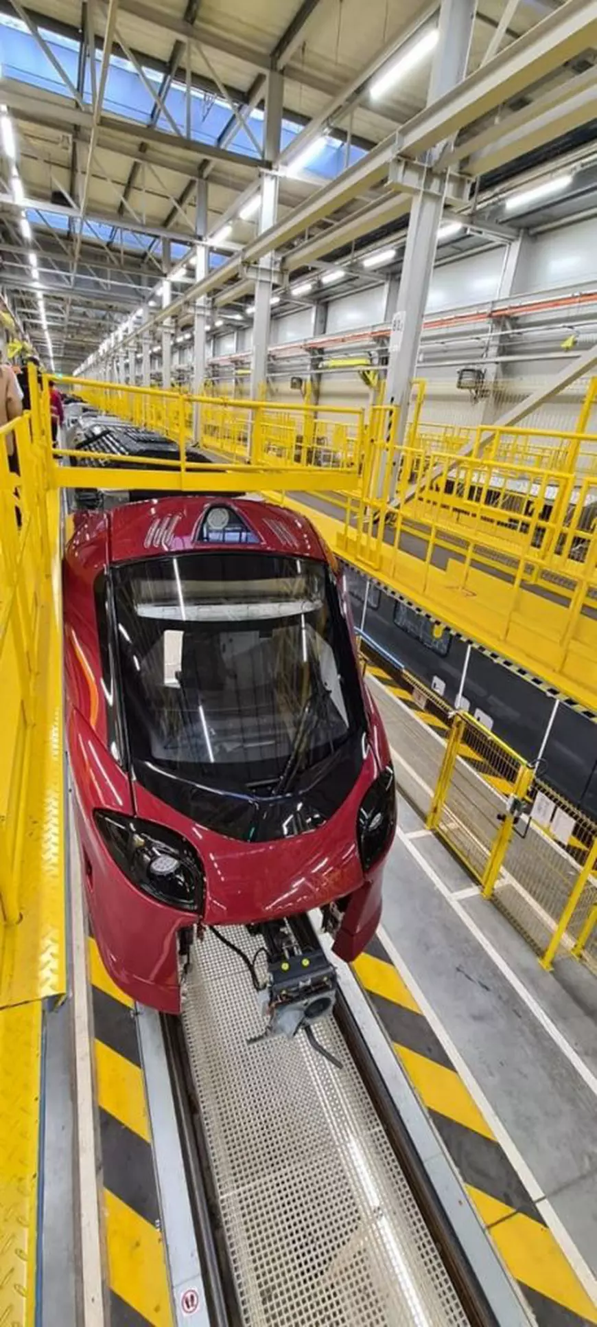 Primul tren electric nou cumpărat în ultimii 20 de ani ajunge, sâmbătă, la Curtici. Garnitura va circula pe ruta București - Constanța