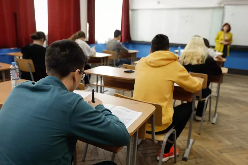 PISA - starea de negare a situației. Cum se văd măsurile Ministerului Educației dintr-o clasă cu 80% elevi cu bursă socială