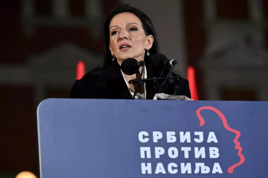 Cine este Marinika Tepic, politiciana de etnie română care conduce opoziția din Serbia și cere invalidarea rezultatelor electorale