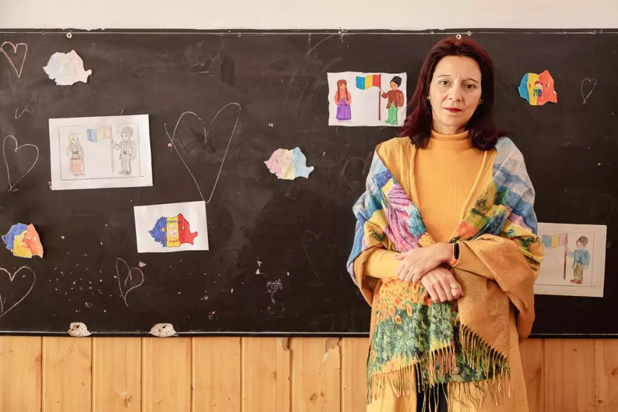 Patru profesoare povestesc ce le motivează să predea la țară, în zone defavorizate: „Am 20 de ani de navetă. Dar vreau să-i văd pe copii oameni mari”