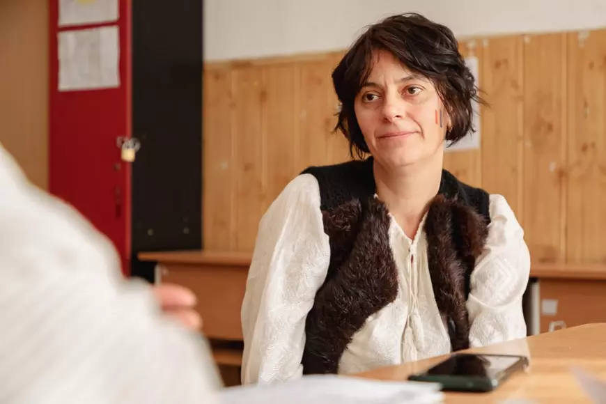 Patru profesoare povestesc ce le motivează să predea la țară, în zone defavorizate: „Am 20 de ani de navetă. Dar vreau să-i văd pe copii oameni mari”