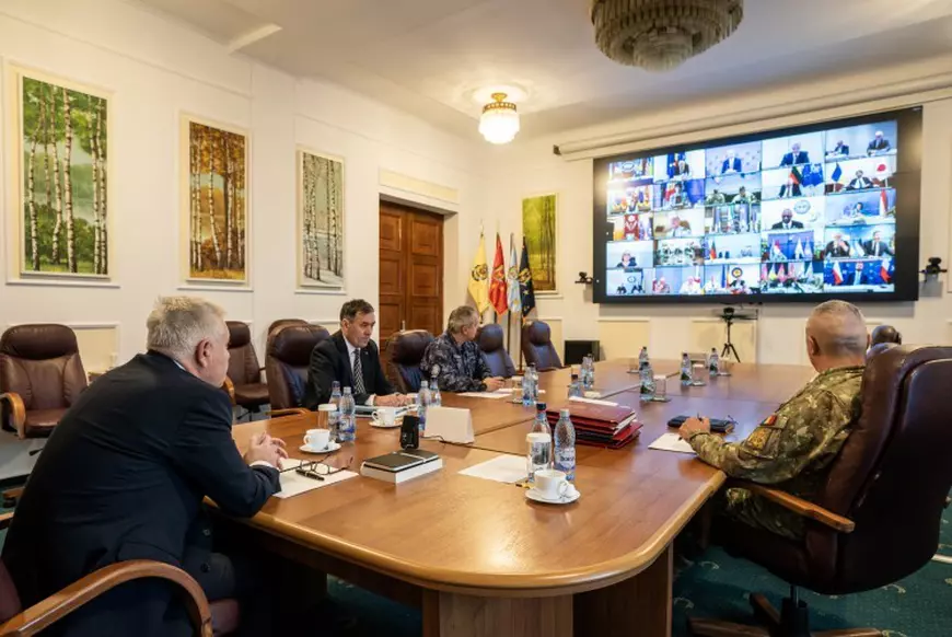 Angel Tîlvăr, la reuniunea Grupului de contact pentru Ucraina, condusă de secretarul american al apărării, Lloyd Austin 