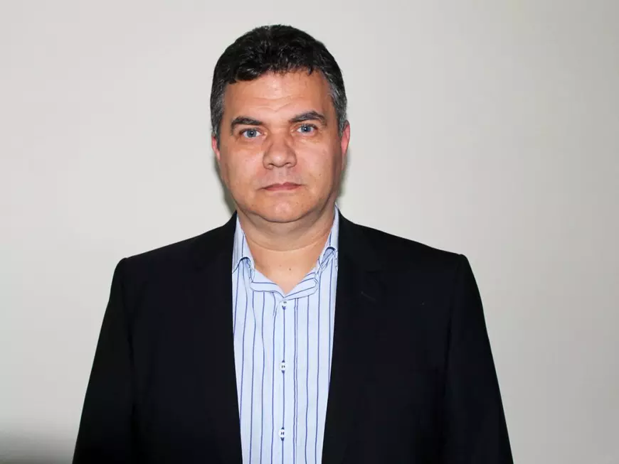 Chirurg filmat când lua şpagă pachete de ţigări sau sacoşe cu alimente de la pacienţi, deși are un salariu de 4.000 de euro