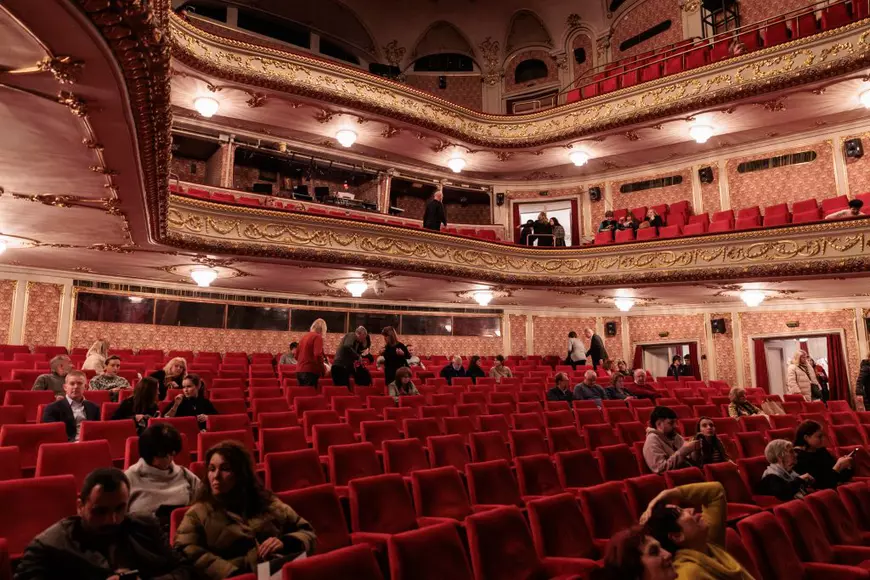 CORESPONDENȚĂ DIN SOFIA. Putin, condamnat pe o scenă de teatru din Bulgaria, unde peste 30% din populație îl apreciază. „Mai devreme sau mai târziu, răul începe să se roadă din interior”