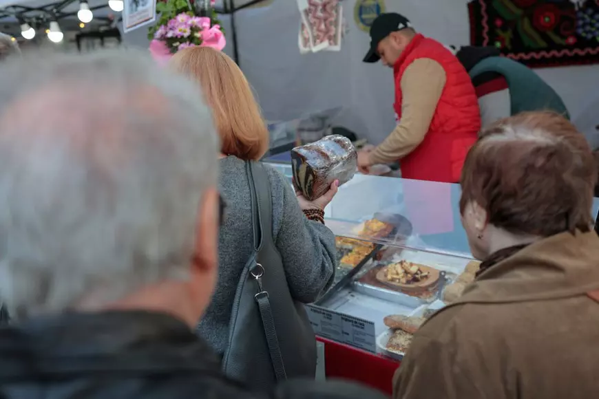 Târg de Dragobete la Ministerul Agriculturii. Produse tradiționale românești de la cârnați, la cozonac și dulceață