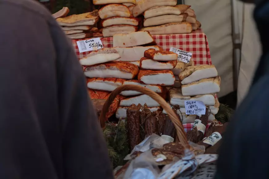 Târg de Dragobete la Ministerul Agriculturii. Produse tradiționale românești de la cârnați, la cozonac și dulceață